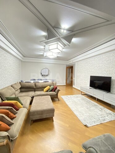 Сдаётся 3-комн. новостройка 145 м², м. 8 ноября, photo 1 from 32