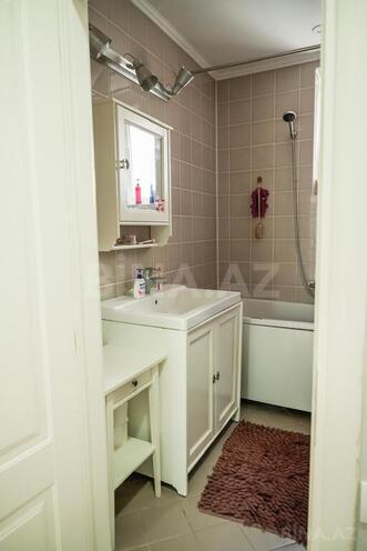 Satılır 3 otaqlı köhnə tikili 105 m², 28 May m., photo 17 from 20