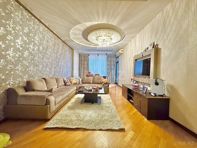 Продаётся 2-комн. новостройка 103 м², м. Кара Караев, photo 1 from 14