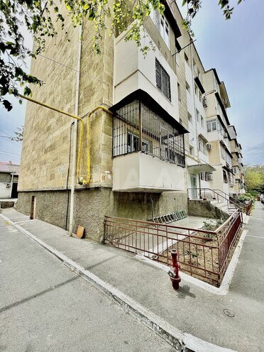 Satılır 3 otaqlı köhnə tikili 115 m², Qara Qarayev m., photo 1 from 20