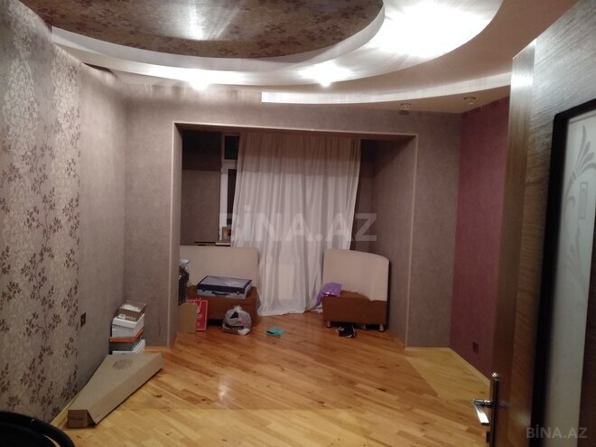 Продаётся 3-комн. вторичка 76 м², м. Нефтчиляр, photo 4 from 9