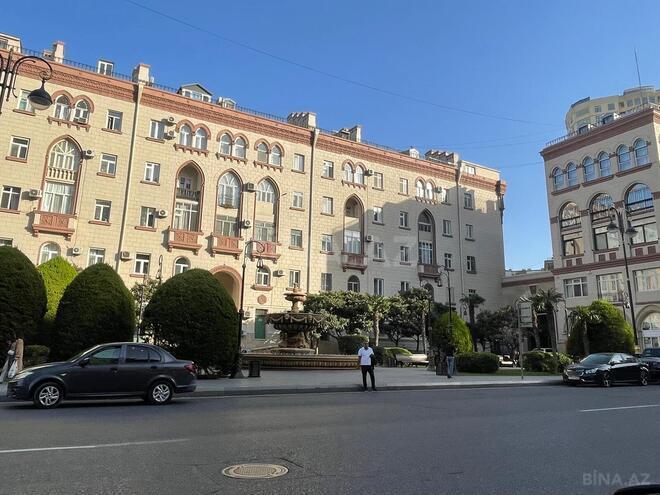 Продаётся 2-комн. вторичка 65 м², м. Низами, photo 20 from 22