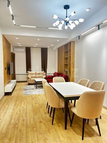 Сдаётся 2-комн. новостройка 80 м², м. Низами, photo 1 from 19