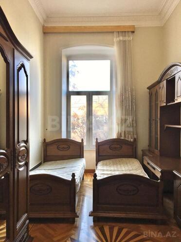 Satılır 4 otaqlı köhnə tikili 180 m², İçəri Şəhər m., photo 12 from 17