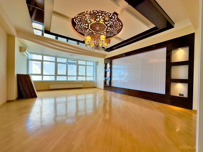 Продаётся 3-комн. новостройка 136 м², м. Кара Караев, photo 1 from 25