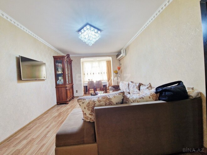 Продаётся 3-комн. вторичка 70 м², м. Кара Караев, photo 4 from 19
