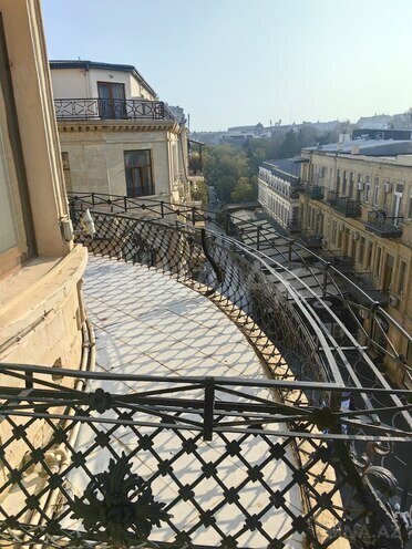 Продаётся 4-комн. вторичка 335 м², м. Сахил, photo 11 from 32