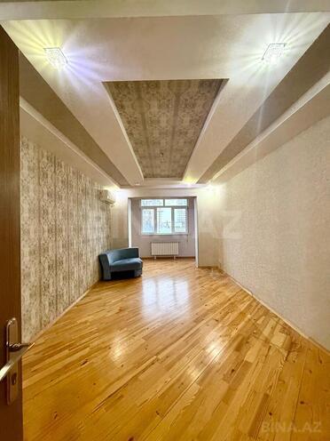 Продаётся 3-комн. вторичка 80 м², м. Кара Караев, photo 1 from 21