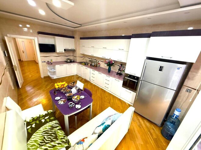 Продаётся 4-комн. новостройка 242 м², м. Низами, photo 12 from 23