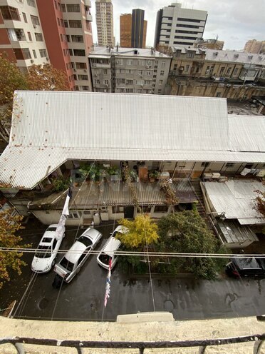 İcarəyə verilir 3 otaqlı köhnə tikili 80 m², 28 May m., photo 24 from 26