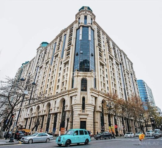 Продаётся 3-комн. новостройка 108 м², м. Низами, photo 1 from 9