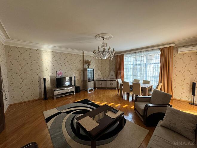 Сдаётся 3-комн. новостройка 145 м², м. Низами, photo 1 from 13