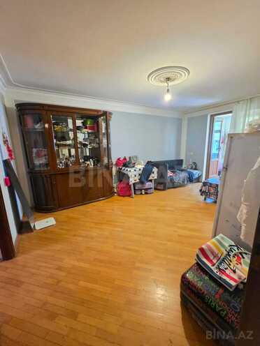 Satılır 4 otaqlı köhnə tikili 75 m², İnşaatçılar m., photo 1 from 10