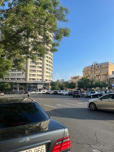 Продаётся  объект 3 500 м², м. Низами, photo 3 from 17