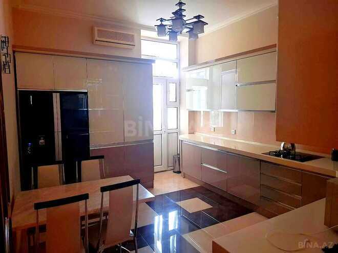 Satılır 6 otaqlı köhnə tikili 200.5 m², İçəri Şəhər m., photo 13 from 17