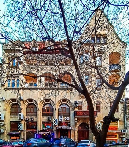 Satılır 4 otaqlı köhnə tikili 170 m², Sahil m., photo 1 from 26