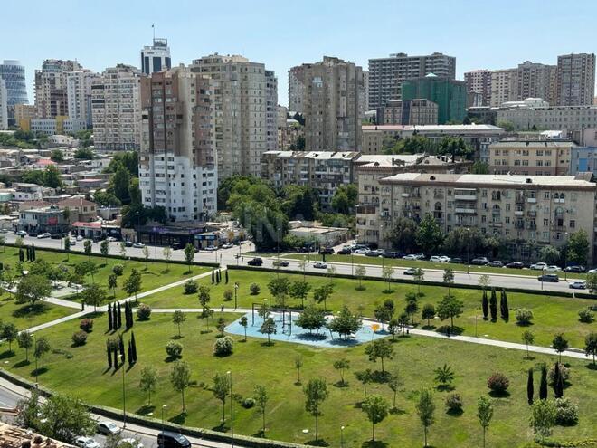 Продаётся 3-комн. новостройка 130 м², м. Низами, photo 1 from 32
