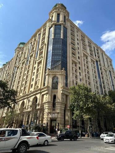 Сдаётся 3-комн. новостройка 115 м², м. Низами, photo 1 from 19