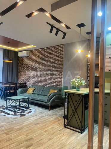 Сдаётся 2-комн. новостройка 70 м², м. 8 ноября, photo 1 from 9