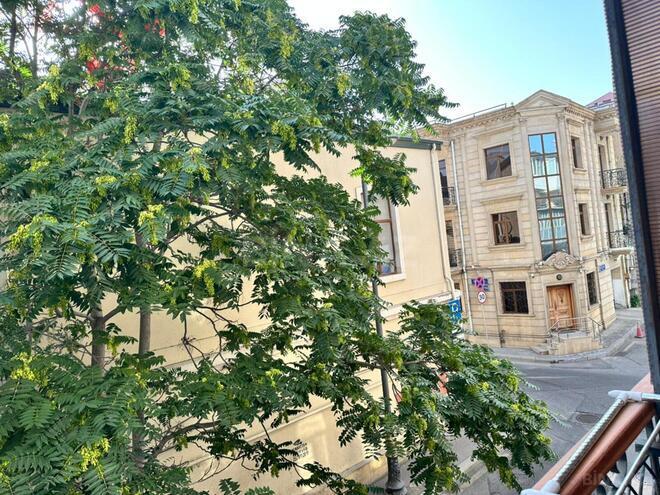 Satılır 2 otaqlı köhnə tikili 70 m², Nizami m., photo 4 from 12