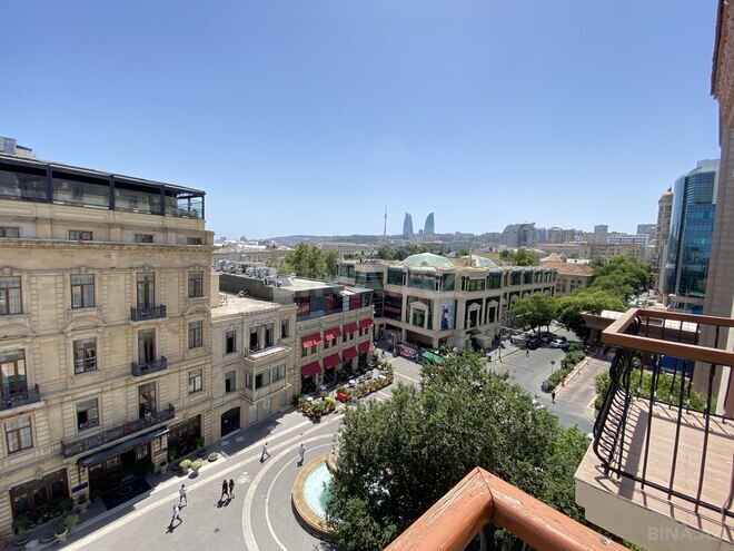 Продаётся 5-комн. вторичка 240 м², м. Сахил, photo 6 from 32