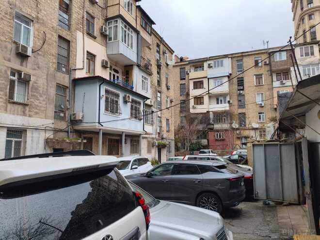 Продаётся 3-комн. вторичка 60 м², м. Низами, photo 1 from 14