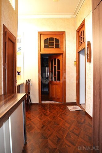 Satılır 3 otaqlı köhnə tikili 85 m², Sahil m., photo 1 from 13
