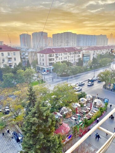 Satılır 5 otaqlı köhnə tikili 120 m², Qara Qarayev m., photo 26 from 31