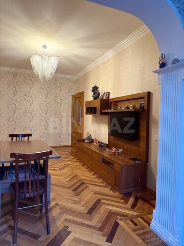 Satılır 4 otaqlı köhnə tikili 110 m², Nəsimi m., photo 1 from 18