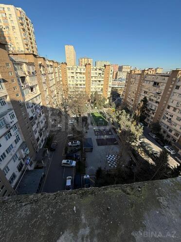 Satılır 4 otaqlı köhnə tikili 100 m², İnşaatçılar m., photo 1 from 12