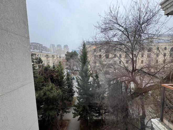 Satılır 2 otaqlı köhnə tikili 60 m², 28 May m., photo 18 from 20