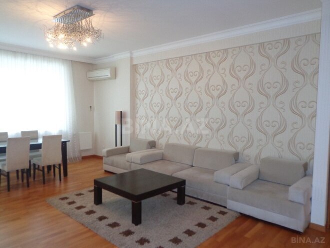 Сдаётся 3-комн. новостройка 145 м², м. Низами, photo 1 from 17