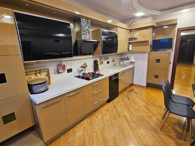 Сдаётся 3-комн. новостройка 170 м², м. Нариман Нариманов, photo 13 from 19