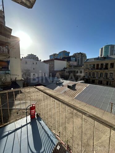 İcarəyə verilir 3 otaqlı köhnə tikili 75 m², Sahil m., photo 13 from 14