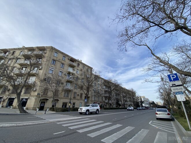 Satılır 2 otaqlı köhnə tikili 60 m², Yasamal r., photo 1 from 16