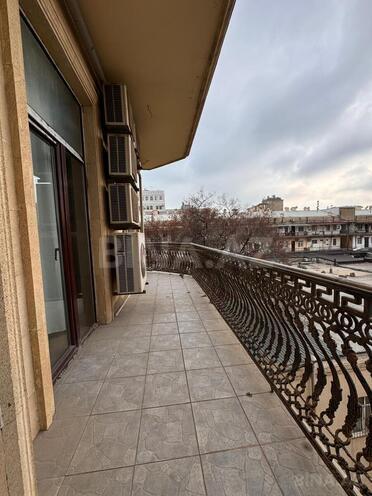 Продаётся 4-комн. новостройка 220 м², м. Сахил, photo 4 from 32