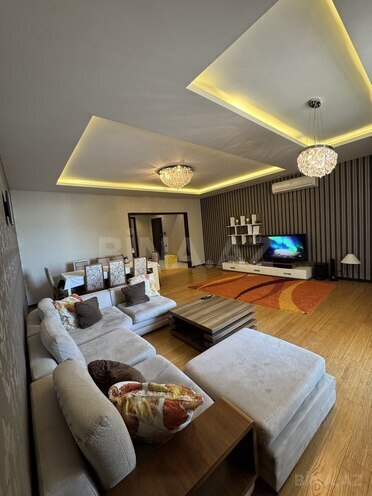 Сдаётся 3-комн. новостройка 175 м², м. Низами, photo 1 from 32