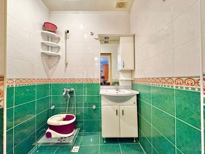Satılır 4 otaqlı köhnə tikili 110 m², Qara Qarayev m., photo 18 from 19