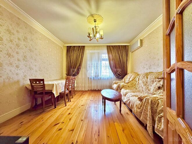 Satılır 4 otaqlı köhnə tikili 110 m², Qara Qarayev m., photo 1 from 19