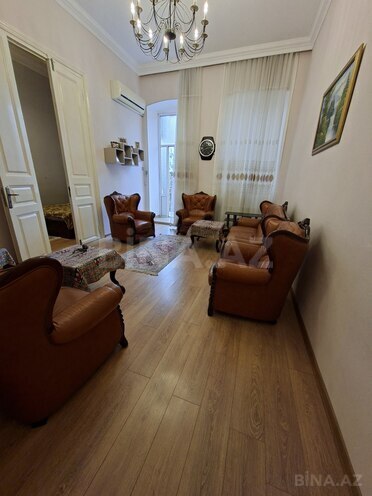 Satılır 4 otaqlı köhnə tikili 105 m², Sahil m., photo 11 from 19