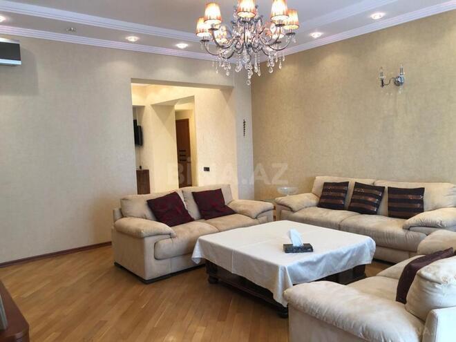 İcarəyə verilir 4 otaqlı yeni tikili 175 m², 28 May m., photo 1 from 10
