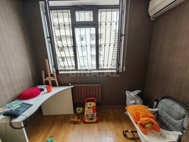 Satılır 4 otaqlı köhnə tikili 110 m², İnşaatçılar m., photo 15 from 18