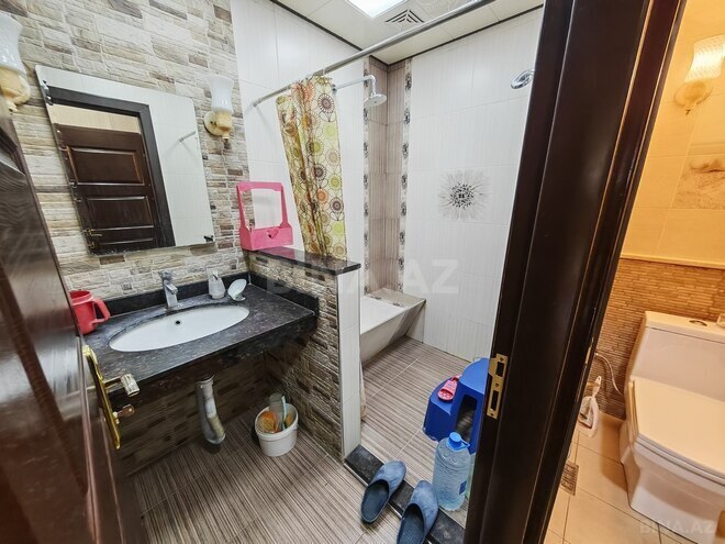 Satılır 4 otaqlı köhnə tikili 110 m², İnşaatçılar m., photo 16 from 18