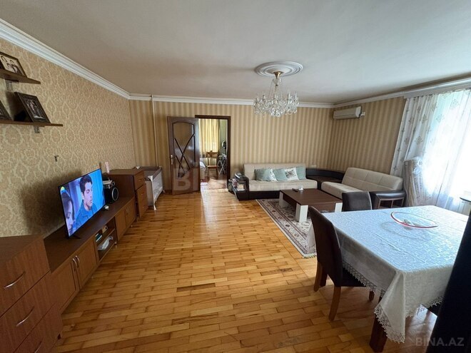Satılır 5 otaqlı köhnə tikili 105 m², Qara Qarayev m., photo 1 from 29
