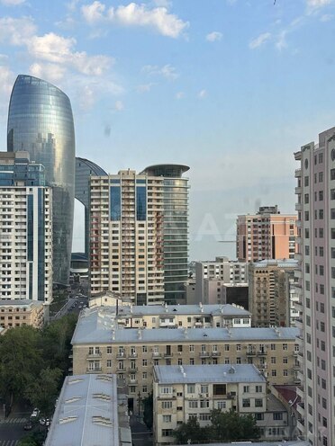 İcarəyə verilir 3 otaqlı yeni tikili 200 m², 28 May m., photo 1 from 10