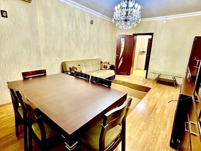 Satılır 3 otaqlı köhnə tikili 80 m², Qara Qarayev m., photo 1 from 24