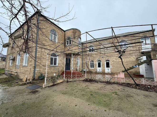 Satılır 12 otaqlı həyət evi/bağ evi 800 m², Novxanı q., photo 1 from 28