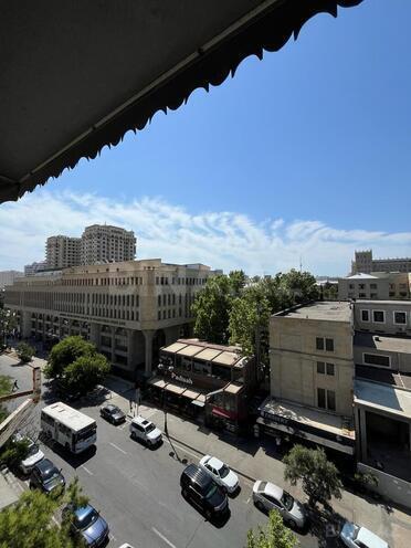 Satılır 6 otaqlı köhnə tikili 190 m², Elmlər Akademiyası m., photo 1 from 29