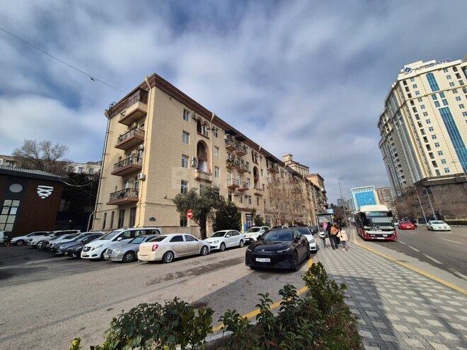 Satılır 3 otaqlı köhnə tikili 105 m², Nizami m., photo 1 from 13