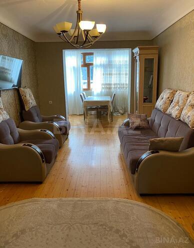Продаётся 3-комн. вторичка 75 м², м. Нефтчиляр, photo 1 from 12